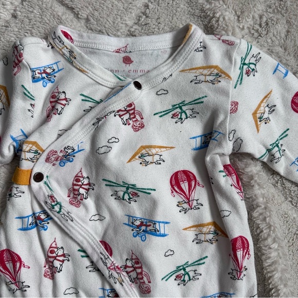 Finn + Emma | When Pigs Fly Front Button Footie | Size 9-12 months - Picture 4 of 6